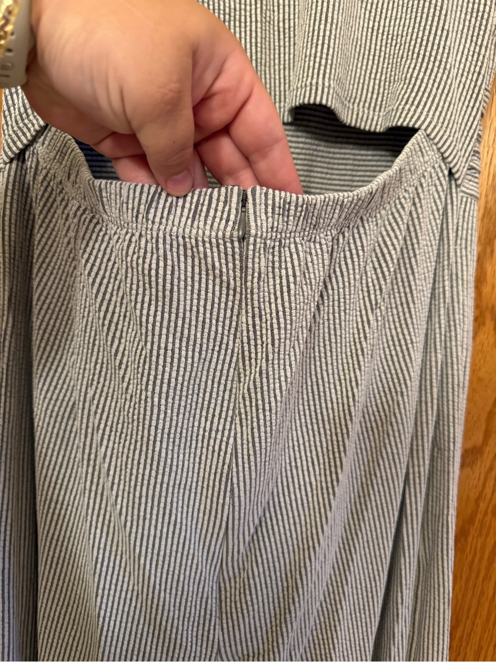 NWT HALARA Gray Textured Wide-Leg V-Neck Jumpsuit - Picture 7 of 7